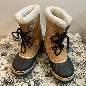 SOREL Sz 4 Caribou Leather and  Rubber Wool Lining Waterproof Boots